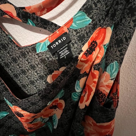Torrid tiered floral adjustable strap Size 2 cami - Picture 4 of 5